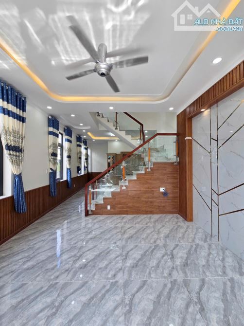 CHỦ GỬI BÁN NHÀ GÓC 2 MẶT TIỀN 1 TRỆT 2 LẦU HOÀN CÔNG KDC HÓA AN,4,8X14=63M2,THỔ CƯ 100% - 2
