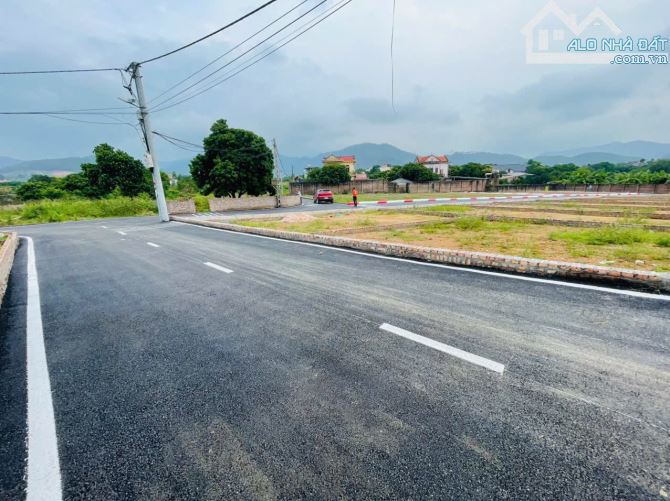 Cực hốt đường trải nhựa dt 100m mà giá chỉ nhỉnh 1ty 9 xiu dất  kinh doanh luôn rồi ae ơi - 2