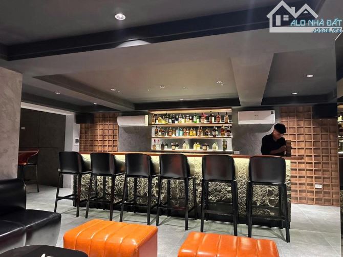 Bán nhà Mặt Phố Linh Lang, DT 86m x 4 tầng, mặt tiền 7m, gara ô tô, 66.5 tỷ đồng - 2