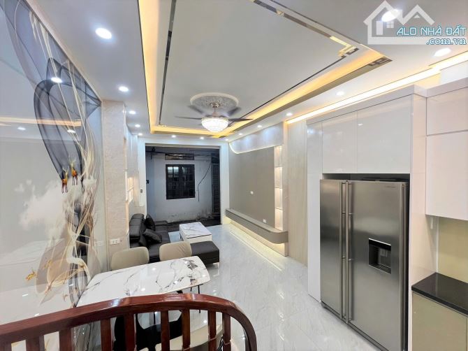 Bán nhà ngõ 20 Hồ Tùng Mậu, 40m2, 5 tầng, lô góc 3 mặt thoáng, nhỉnh 8 tỷ - 2