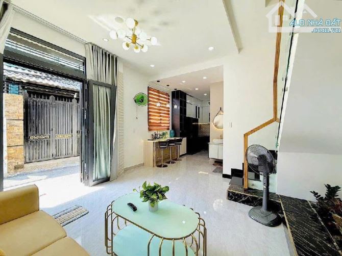CHỈ 4TY6 - 55M2 NỞ HẬU - LẦU TRỆT - NGAY CÔNG VIÊN LÀNG HOA. - 2