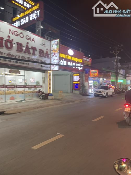 Bán nhà mặt tiền 4,9x28m giá 12,5 tỷ Đường Nguyễn Ảnh Thủ - 2
