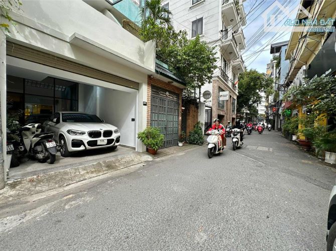 Bán nhà Phú Nhuận - ô tô vào nhà - 72m2 - Hẻm 8m kinh doanh - 2