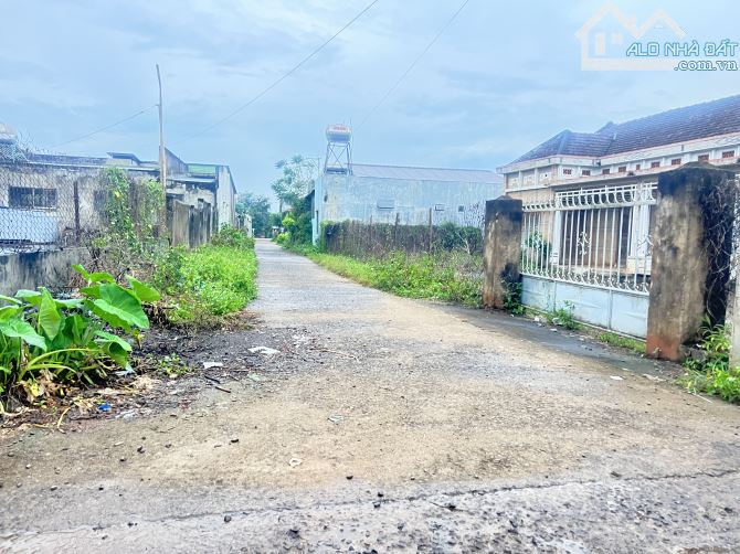Nhà kiên cố góc 3 mặt tiền hẻm Lê Duẩn - DakMil - 2