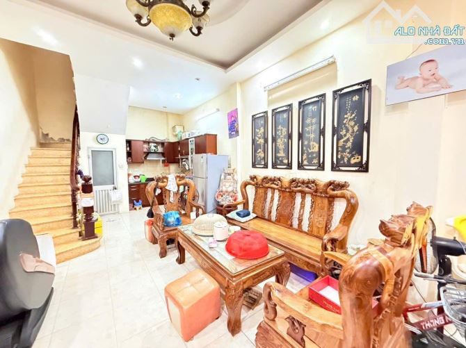 bán nhà Ngõ 127 Hào Nam, Đống Đa, Ngõ 2,5m DT 42m, 4 Tầng, MT 4.1m 🧧Gia 8.9 Tỷ - 2