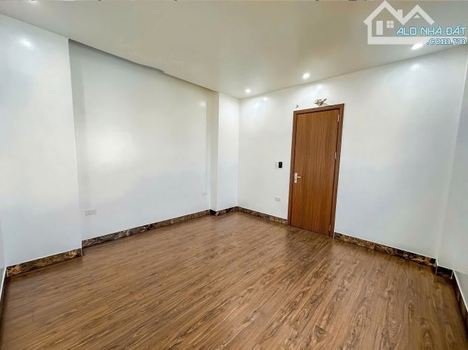 Bán nhà 6 tầng độc lập lô góc mặt đường Đông Khê - 2