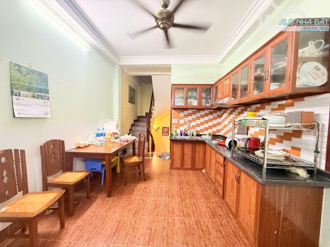 💥 NHỈNH 200TR – BÁN NHÀ PHỐ HÀO NAM – LÔ GÓC 30M x5T – NGÕ THÔNG – KINH DOANH – GẦN PHỐ - 2