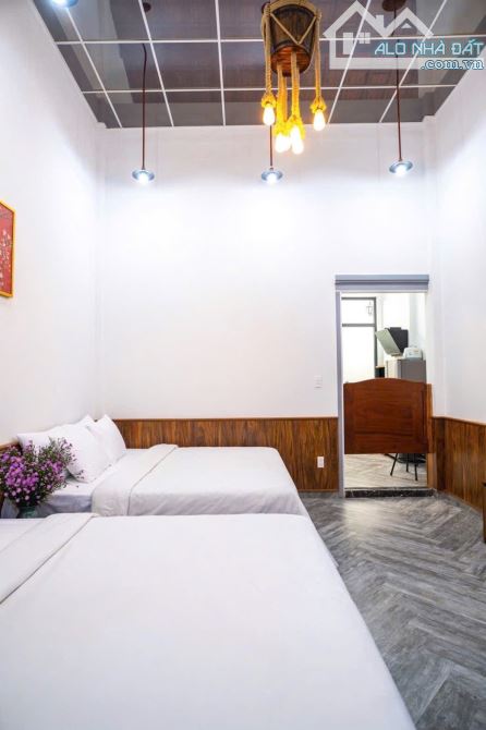 SIÊU HIẾM- NHÀ CẤP 4  ĐANG KHAI THÁC CHO THUÊ NGÀY- CHÍNH HỮU, CÁCH BIỂN CHỈ 400M! - 2