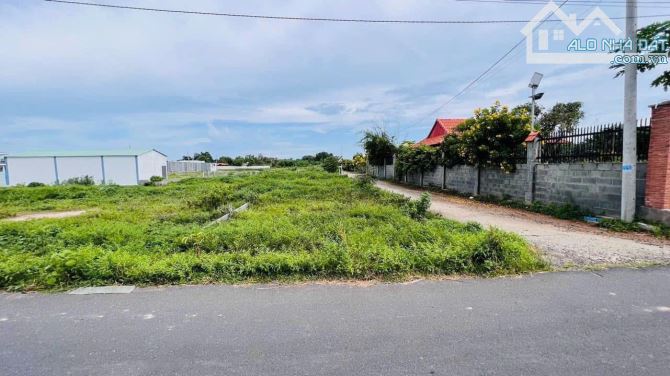 GÓC 2 MẶT TIỀN NGAY TỈNH LỘ 44B VÔ 500M;  Long Mỹ - Đất Đỏ - BRVT ; cách biển Phước Hải - 2