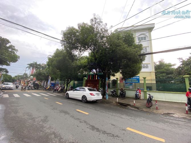 Bán Góc 2MT, 1T3L mặt tiền Quang Trung, sát Coopmart, Hiệp Phú. 210m2/23.5 tỷ - 2