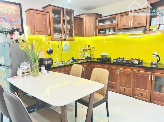 SIÊU PHẨM 3TẦNG 3MÊ PHỐ HẢI CHÂU – Ô TÔ ĐỖ CỬA, FULL NỘI THẤT, NHÀ MỚI Ở NGAY – NHỈNH 6TỶ - 2