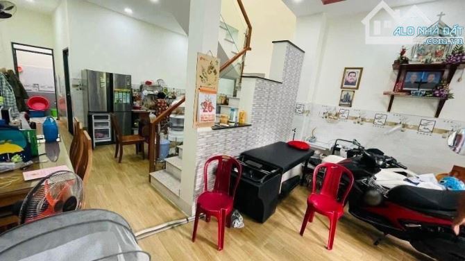 🏡H.I.ẾM!!  Nhà Lê Văn Khương 5.5 x 13m. Hẻm xe hơi, 3 phòng ngủ, 2 tầng. Nhỉnh nhẹ 4 tỷ - 2