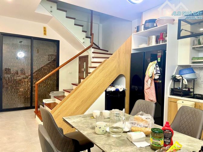 bán nhà Ngõ Thịnh Quang, Đống Đa DT 65m (ttsd 101m) 5 Tầng, MT 5m 🧧Gia 18 tỷ - 2
