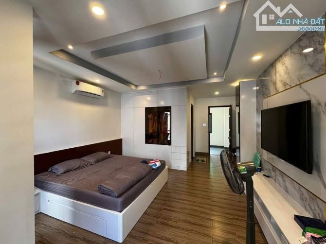 Góc 2 mặt tiền víp K300 gần Nguyễn Minh Hoàng Tân Bình. 10x16m, 3 tầng. chỉ 23.5 tỷ - 2