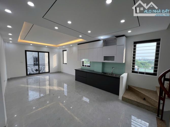 Đối diện siêu thị Aeon Mall Long Biên. Căn góc Dt 52m x 6 tầng - thang máy - giá hơn 9 tỷ - 2