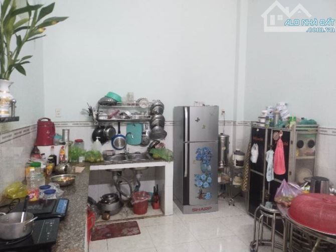 Nhà 2 tấm , hẻm nhựa xe tải thông. - 2
