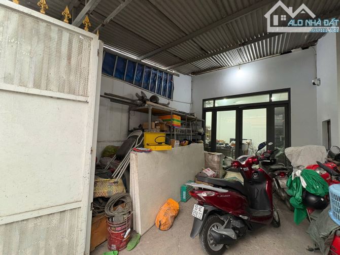 Bán nhà hẻm 8m thông - đường Nguyễn Văn Quá quận 12 - 4m x 21m - 6 tỷ 300 - 2