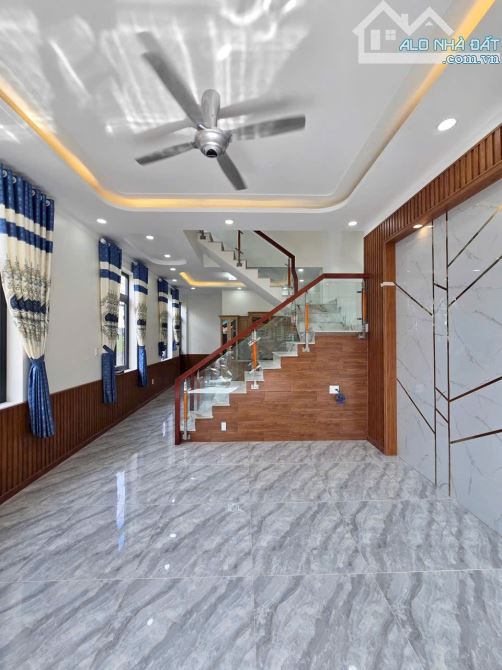 CHỦ GỬI BÁN NHÀ 1 TRỆT 2 LẦU (GÓC 2 MẶT TIỀN),P BIÊN HOÀ. DT:63M2. GIÁ: 4TỶ5 TL CC - 2