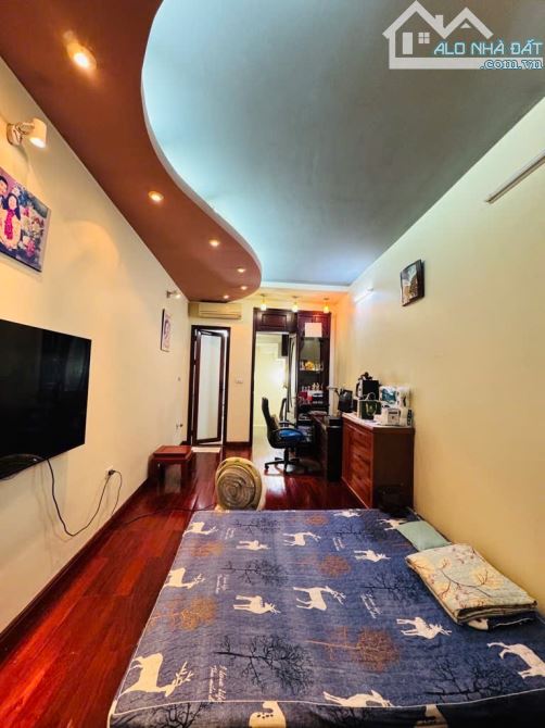 BÁN NHÀ CẠNH TRƯỜNG ĐẠI HỌC BÁCH KHOA - 30m2 x 5 Tầng - NGÕ TO, RỘNG - SỔ VUÔNG - 2