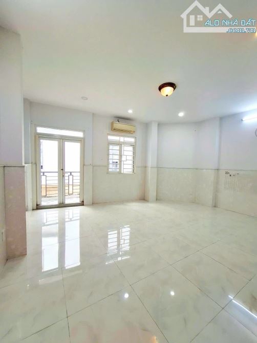 Bán gấp nhà HXH 766/ CMT8, Tân Bình (60.4m2) nhà 3 tầng mới đẹp - Giá bán 8.7 tỷ - 2