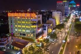 SIÊU PHẨM NHÀ 3 TẦNG PHỐ PHẠM VĂN ĐỒNG CÁCH BÃI TẮM BIỂN 500M GIÁ ĐẦU TƯ TÔT 10,5 TỶ TL - 2