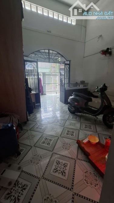 Nhà mặt tiền Vĩnh Nguyên gần Tân Trào dt 66m2 ngang 5,2m cách biển 1,2km - 2