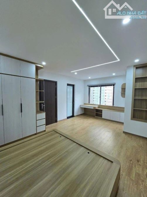Cho thuê nhà Nguyên Hồng. Gần Đài truyền hình Việt Nam. DT 45mx5T. 23tr/tháng. - 2
