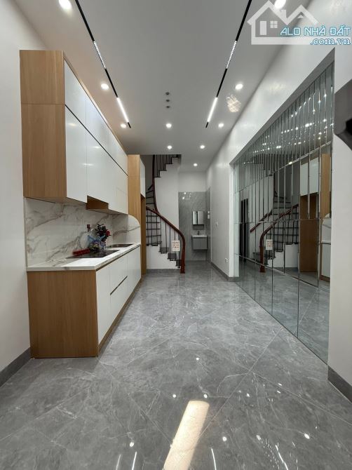 GẦN PHỐ -TRƯỚC NHÀ NGÕ RỘNG 4M - NHÀ CỰC ĐẸP PHUN NỘI THẤT PHỐ BẠCH MAI   28m -5 tầng -7,0 - 2