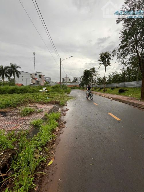 ĐẸP NHƯ NGỌC TRINH - GIÁ TỐT NỀN LÊ VỤ 5x25 - 2
