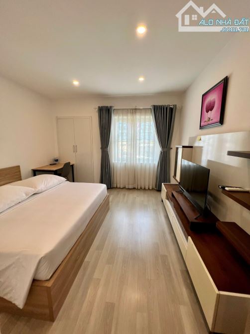 Bán Nhà Siêu Vị Trí NgayVòng Xoay Phù Đổng Đường CMT8 Dòng Tiền 180 Triệu/tháng,Giá 35,5Tỷ - 2