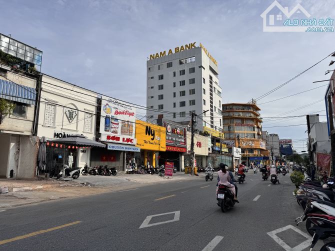 Bán mặt tiền kinh doanh đường Bà Triệu, phường Thuận Hoá, Tp. Huế 212m2 chỉ 150tr/m2 - 2