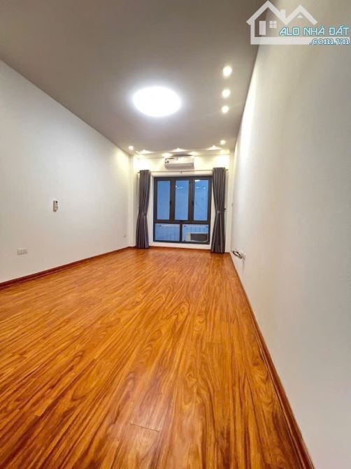 Bán nhà Ngọc Lâm Long Biên Nhà đẹp DT 40m2 nhỉnh 7x tỷ , xây 5 tầng - 2