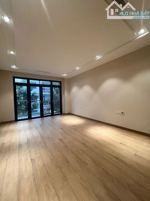 Siêu phẩm khan hiếm MT Ngay trục Nguyễn Hoàng Q.2 - 14x24m - 4 tầng HĐT 160tr giá 86 tỷ. - 2