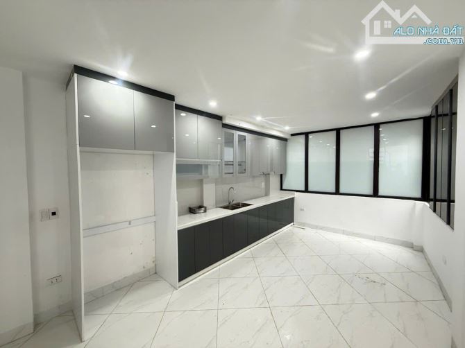 NHÀ MỚI 6 TẦNG CÓ THANG MÁY - TRUNG TÂM ĐỐNG ĐA - Ô TÔ GẦN. - 2