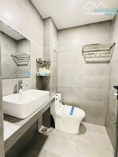 NHÀ ĐẸP NI SƯ HUỲNH LIÊN-P10- TÂN BÌNH-  HẺM Ô TÔ – 3 TẦNG-3 PN-  NGANG 4M- 5.6 TỶ TL - 2
