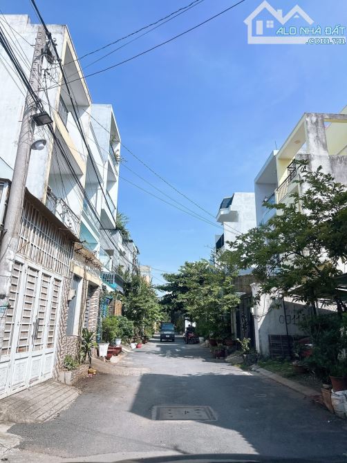 [ PHÚ HỮU, Q9 CŨ] - ĐẤT NỀN BIỆT THƯ GIÁ RẺ CHỈ 40TR/M2 -  303M2(17,5*17,5) - KHU PHÂN LÔ - 2