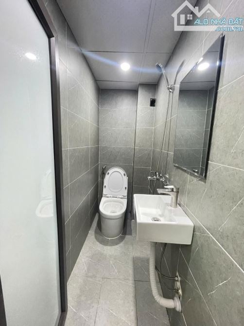 Bán nhà 5 tầng đẹp 33m2..lô góc KIM GIANG - THANH LIỆT..sẵn về ở , giá tốt - 2