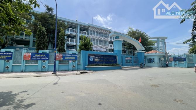 Cho thuê nhà 4x18 đúc 3lầu st 5pn 5wc - khu phân lô - 2