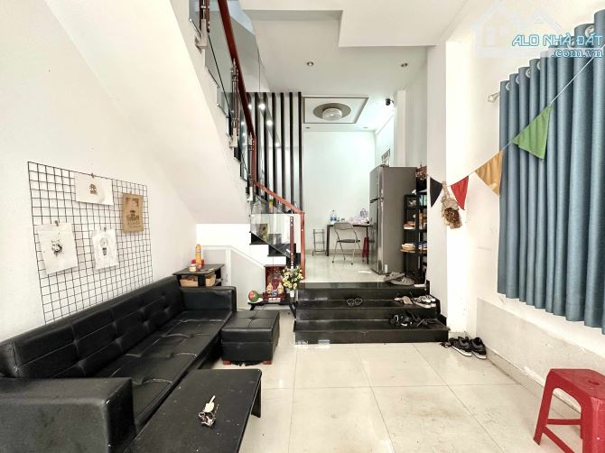 HẺM NHỰA XE TẢI - PHÚ NHUẬN - 4 TẦNG ĐẸP - 40M2 A4 - DÒNG TIỀN 25Tr/Tháng - SÂN ĐẬU ÔTÔ - 2