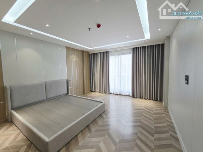 BÁN NHÀ PHÂN LÔ HOÀNG QUỐC VIỆT - GARA 2 ÔTÔ - THANG MÁY - 2 THOÁNG - Ở/ KINH DOANH - 2