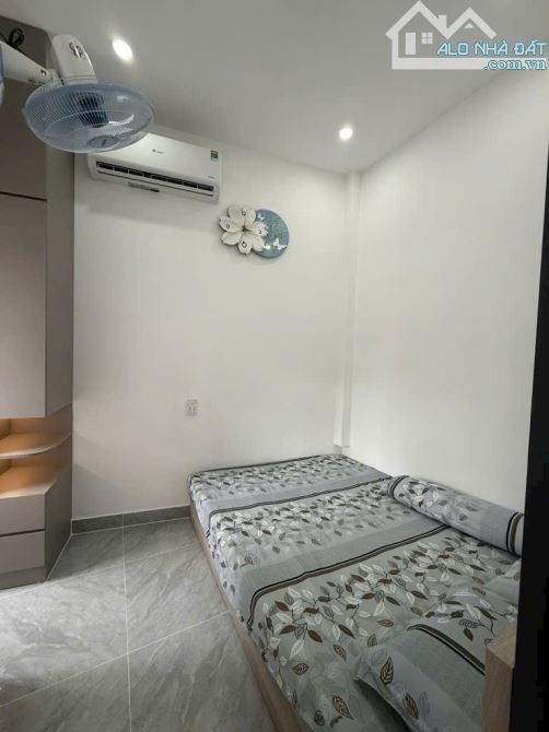 Dương Quảng Hàm. Phường An Nhơn Gò Vấp . 2 phòng ngủ, 2 toilet . Giá 2 tỉ 87. Khu an Ninh - 2