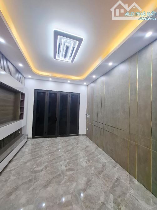 BÁN NHÀ ĐƯỜNG BÁT KHỐI 35M2, 5 TẦNG MỚI ĐẸP, Ô TÔ ĐỖ CỔNG, 6.25 TỶ. - 2