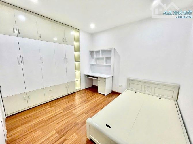 Nhỉnh 5 tỷ sở hữu căn nhà ngõ Trần Đại Nghĩa, ngõ thông 3 gác, full nội thất, 5 tầng - 2