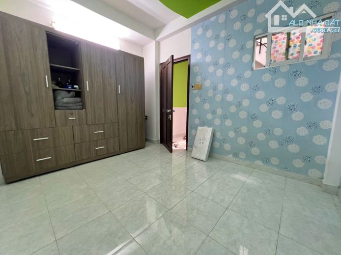 NGAY CHỢ PHÚ NHUẬN - 4 TẦNG BTCT - VUÔNG VỨC - NỞ HẬU - DT 40M2 - 7.3 TỶ TL. - 2