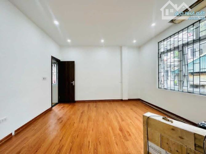 Chỉ hơn 6 tỷ sở hữu nhà Định Công ở ngay, 5 tầng, 32m2, lô góc, SĐCC. - 2