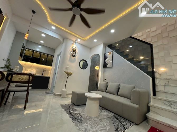 🟢PHAN VĂNBTRỊ -GẦN CHỢ BÀ CHIỂU-GIÁP Q 1-DTSD: 72M2 +2TẦNG-3PN(PN DƯỚI TRỆT) CHỈ:6 TY🟢M - 2