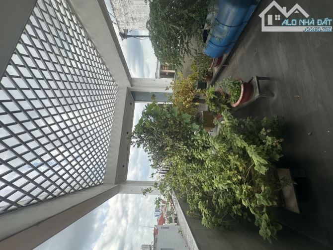 VƯỜN LÀI - TÂN PHÚ - HẺM XE HƠI -  3 TẦNG - NHÀ ĐẸP KIÊN CỐ - CHÍNH CHỦ 1 ĐỜI - 80m2 - 2
