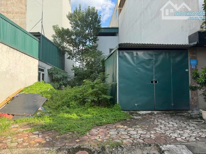 Cần bán gấp lô đất đẹp View vườn hoa hướng Đông Nam nằm trong khu tái định cư Trâu Qùy - 2