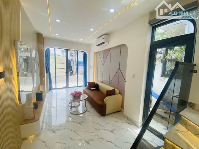 NHÀ ĐẸP MẶT TIỀN LÊ LAI - GẦN CHỢ GÒ VẤP - DTSD 50M2 - XE HƠI QUAY ĐẦU - NHĨNH 5 TỶ . - 2