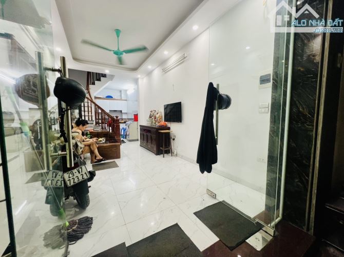 Bán nhà mặt phố Nghĩa Dũng 42m2 vỉa hè rộng vị trí đẹp 11 tỷ - 2